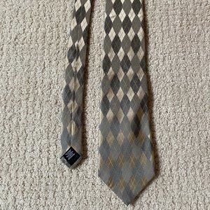 Van Heusen Diamond Pattern Silk Tie